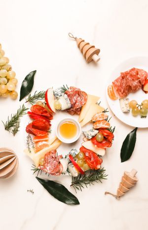 Recette Planche apéritive de fromages et charcuterie (avec la vidéo)