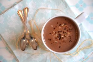 Recette Chocolat chaud au lait de coco, lait d'avoine & noix de pécan { Vegan }