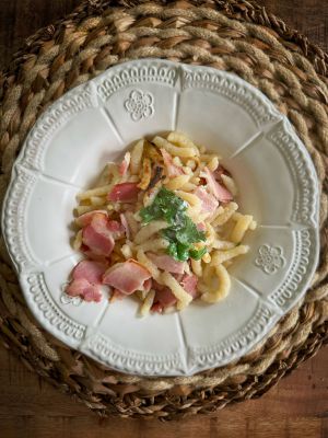 Recette Spätzle à la poitrine fumée et crème au persil