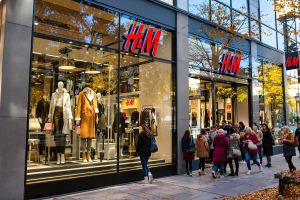 Recette H&M lance sa collection rentrée : ces manteaux pas chers partent en quelques heures !