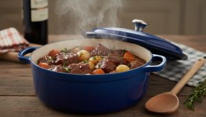 Recette Joue de porc fondante en cocotte : une symphonie de saveurs hivernales pour sublimer légumes et viande lors d’un festin convivial