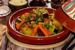 Recette Tajine de légumes aux dattes et raisins secs