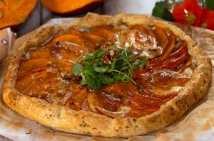 Recette Tarte comme une rustique au potimarron, ricotta et scarmoza fumée