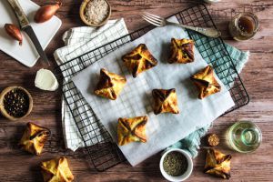 Recette Feuilletés apéro chèvre échalote et confiture de Noël