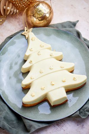 Recette Gâteau au yaourt sapin de Noël au chocolat blanc doré (sans gluten)