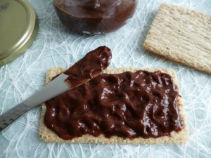 Recette Pâte à tartiner diététique hyperprotéinée chocolat noisette à seulement 80 kcal (sans sucre et sans beurre)