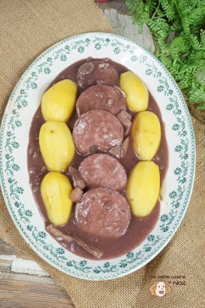 Recette Saucisson au vin rouge