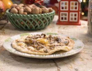 Recette Pizzette fromage à raclette, champignons et œuf minute de cyril lignac dans tous en cuisine