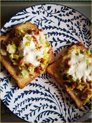 Recette Tartines poireaux, oignon, endives