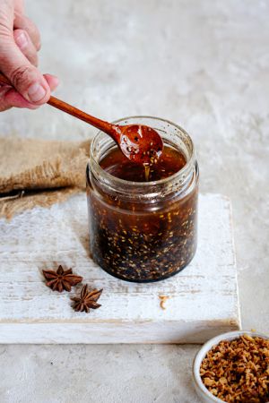 Recette Chili crunch oil: huile chinoise parfumée et croustillante