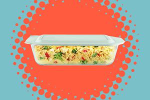 Recette This $15 Pyrex Dish Is Essential for Easy Weeknight Chicken Dinners