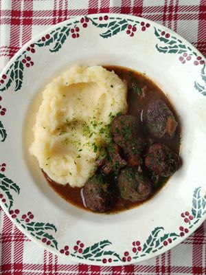 Recette Boulettes de boeuf au vin rouge & purée de céleri