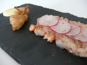 Recette Tartare de dorade et d’écrevisses au yuzu, tempura de cuisses de grenouille, mayonnaise au wasabi : l’angoisse de la page rose