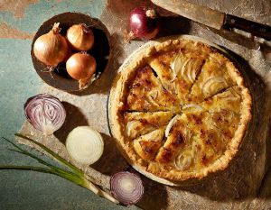 Recette Variante de la traditionnelle tarte à l’oignon (avec du poulet dedans)