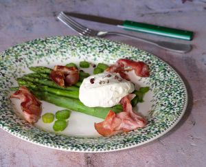 Recette Asperges vertes, crèmeux de mayonnaise et speck grillé