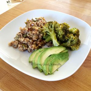 Recette Quinoa aux petits légumes, brocolis vapeur et avocat #vegan