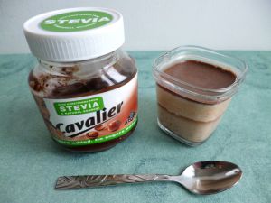 Recette Yaourts maison diététiques à la pâte à tartiner chocolat noisette à la stévia (pour 8 pots)