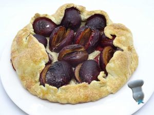 Recette Tarte rustique aux quetsches, à la poussière de lune