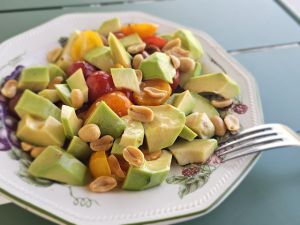 Recette Salade d'avocat, tomates cerises et cacahuètes