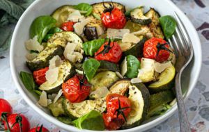 Recette Salade de légumes d'été rôtis au parmesan