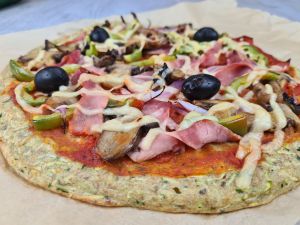 Recette Pizza healthy sur base à la courgette
