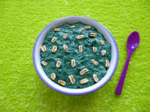 Recette "bowl cake cru" moringa aux Spirubilles citron (diététique, vegan, sans sucre ni lait ni beurre ni oeuf et riche en fibres)