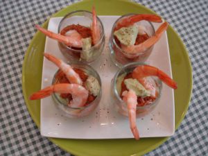 Recette Facile : Verrines de guacamole savoureux aux crevettes et aubergines confites