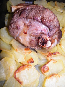Recette Gigot de mouton au four sur lit de pommes de terre fondantes
