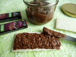 Recette Pâte à tartiner diététique allégée chocolatée aux fèves de cacao (sans sucre ni beurre ajoutés et avec stévia)