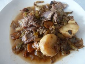 Recette Etouffée de Chou lisse au Jambonneau et pommes vapeur ( pays de Sault)