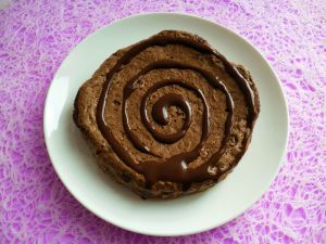 Recette Pancake-gâteau hyperprotéiné végan chocolat-noisette-son d'avoine nappé choco (diététique, sans beurre ni oeuf, riche en fibres)