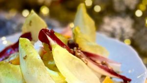 Recette Salade d’endives, miel, noix et fromage de chèvre de cyril lignac dans tous en cuisine