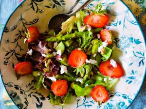 Recette Salade du printemps aux asperges et fraises