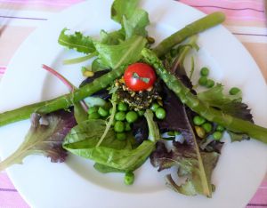 Recette Salade printanière aux asperges vertes et petits pois frais