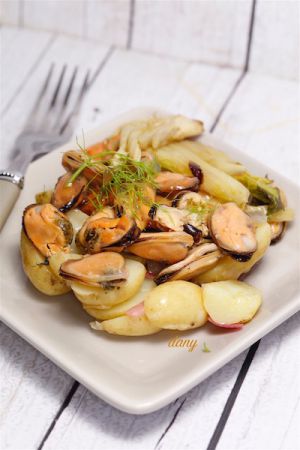 Recette Salade de pommes de terre aux moules flambées et au fenouil