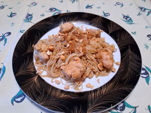 Recette Blancs de poulet aux cacahuètes et nouilles chinoise / autour d'un ingrédient#111