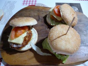 Recette HAMBURGER poulet pan? bacon et toastinette