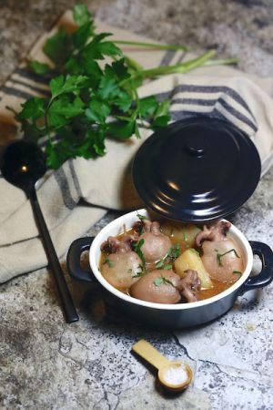 Recette Ragoût de petites seiches au vin rouge