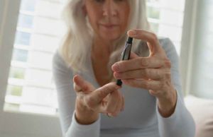 Recette Glycémie normale à 60 ans chez la femme : quels sont les bons taux à surveiller ?