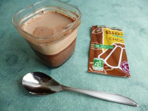 Recette Yaourts-flans maison diététiques au bio-flan chocolat et à la stévia (sans sucre ni lait en poudre)