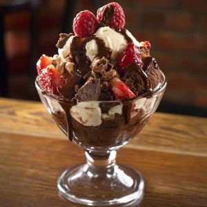 Recette Créez le Brownie Sundae ultime : Guide étape par étape pour un dessert décadent