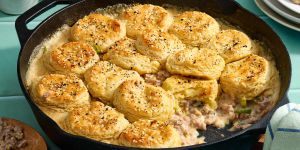 Recette Biscuits and Gravy Skillet Pot Pie