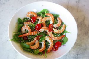 Recette Salade de pousse d’épinard aux crevettes, fenouil, et tomate