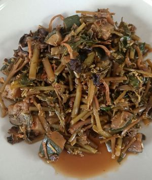 Recette Pourpier (queues) à la courgette, chanterelles, herbes aromatiques et piment d'Espélette