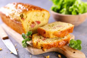 Recette Délice Méditerranéen : Cake Moelleux aux Olives et Jambon