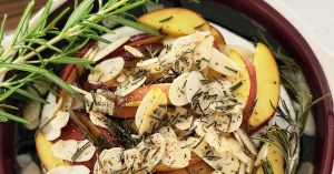 Recette Brie chaud aux nectarines, amandes, sirop d'érable & romarin