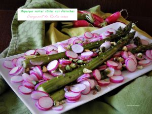 Recette Asperges vertes rôties aux pistaches, croquant de radis roses