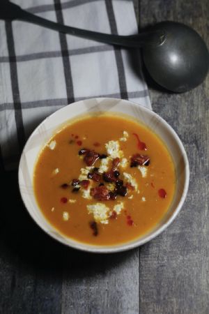 Recette Soupe de potiron rôti au chorizo féta et huile pimentée