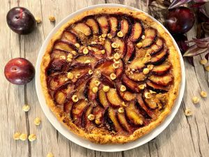 Recette Tarte fine aux prunes et à la noisette