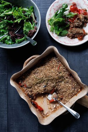 Recette Crumble salé tomates confites, chèvre et basilic